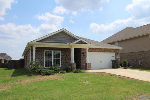 Single Family Residence in Hazel Green AL 152 Cherry Laurel Drive.jpg