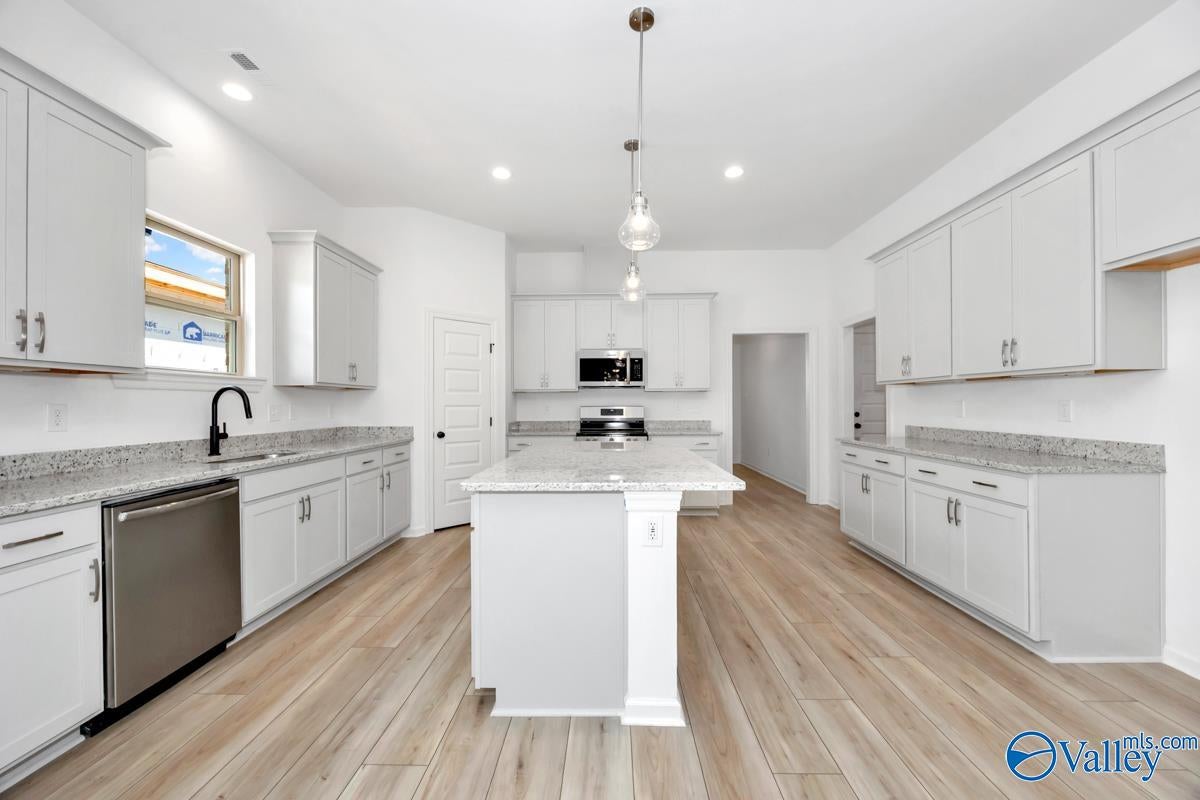 16759 Ted Childs Dr, Athens, AL 35613 photo