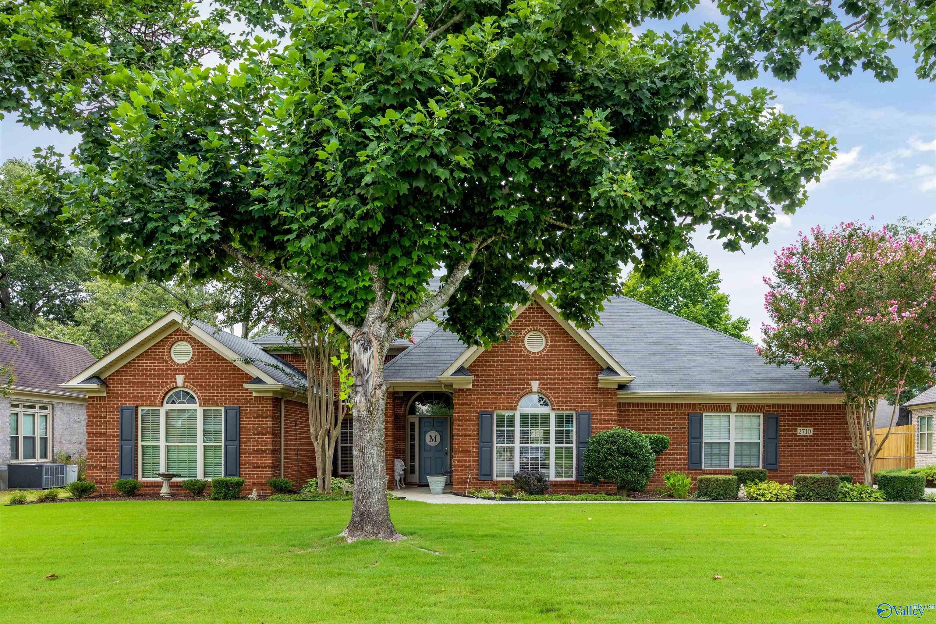 2710 Arbor Oak Dr, Owens Cross Roads, AL 35763