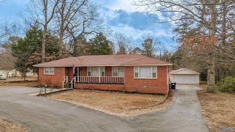 Single Family Residence in Huntsville AL 6670 Moores Mill Road.jpg