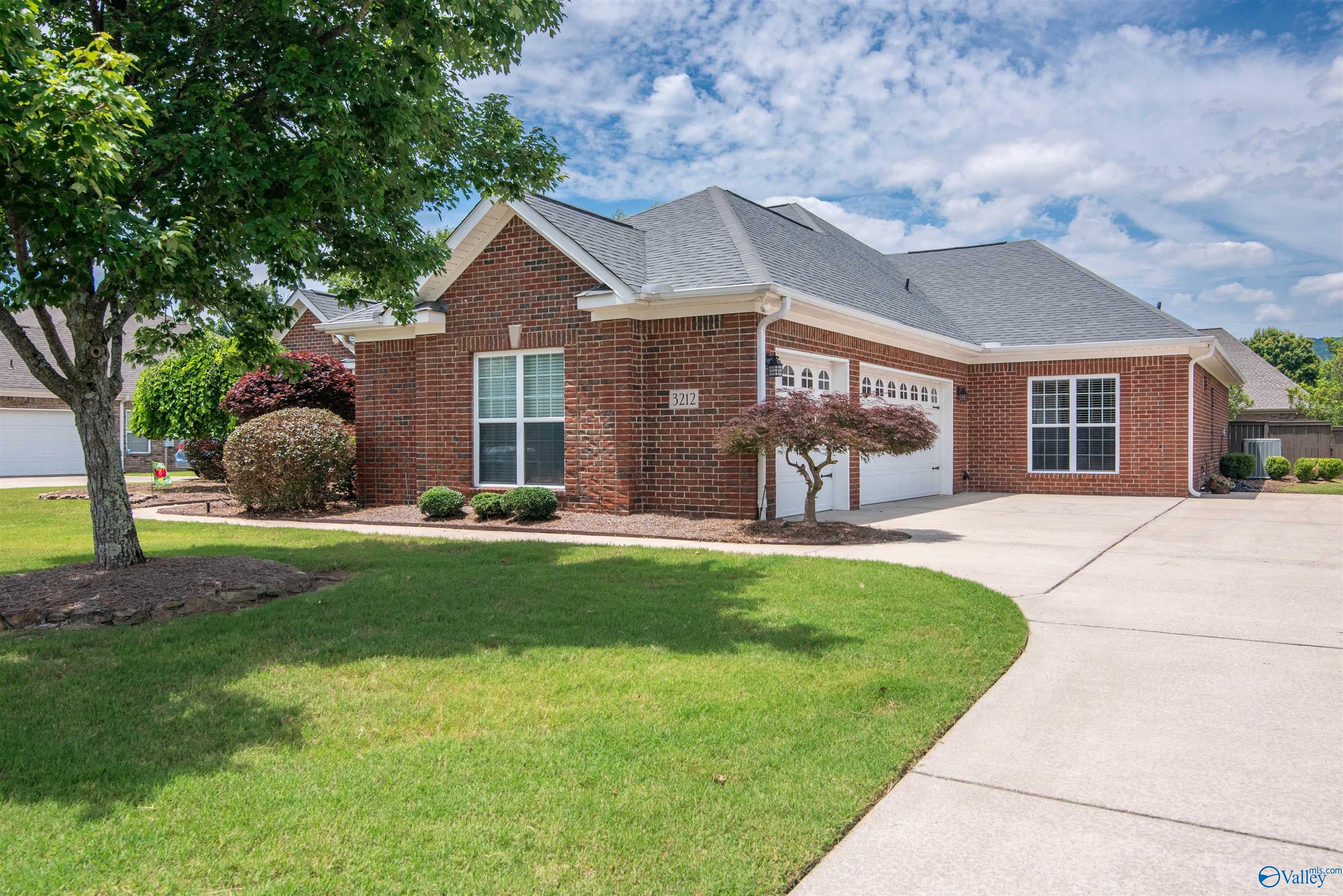 3212 Sandstone St, Owens Cross Roads, AL 35763 photo