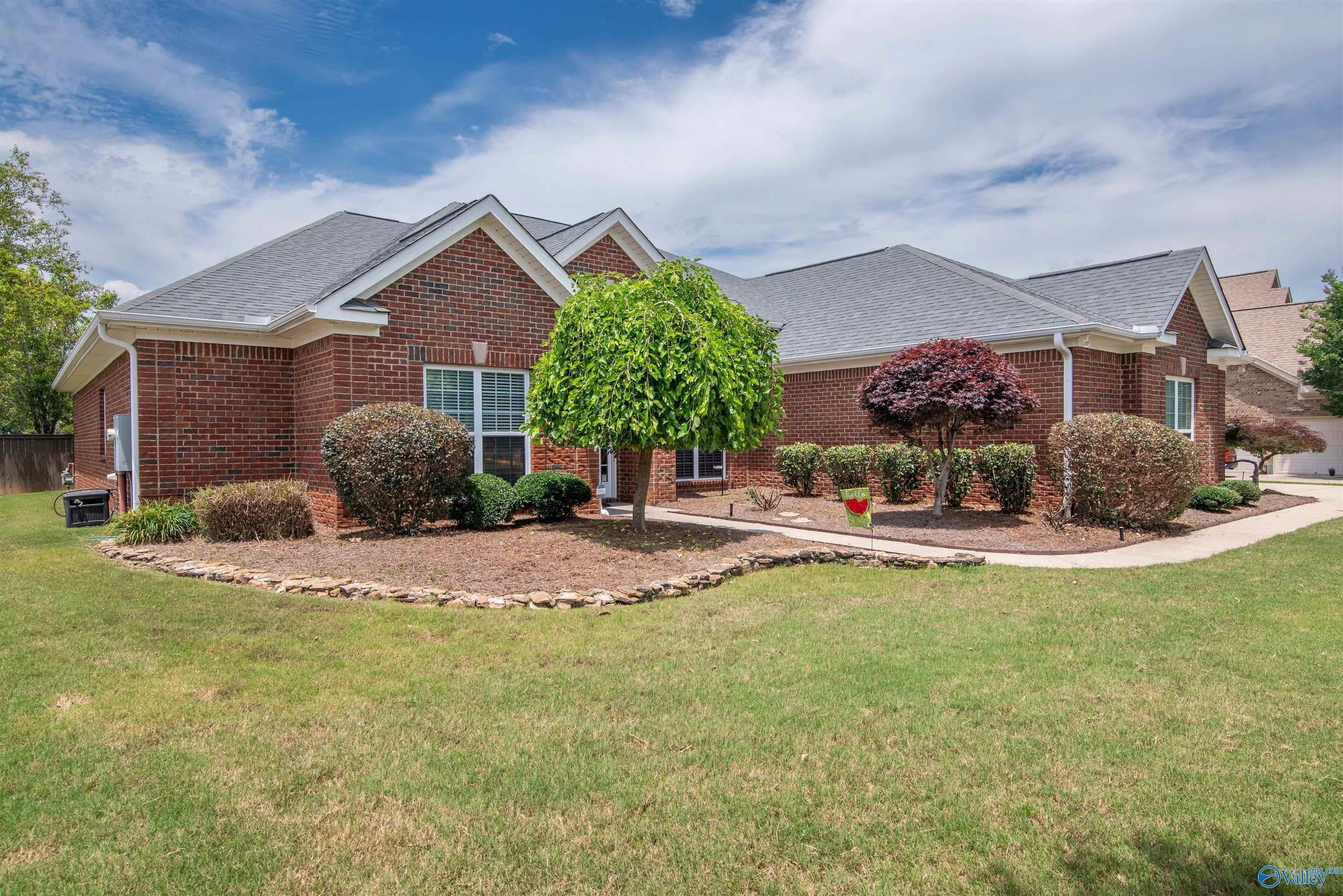 3212 Sandstone St, Owens Cross Roads, AL 35763 photo
