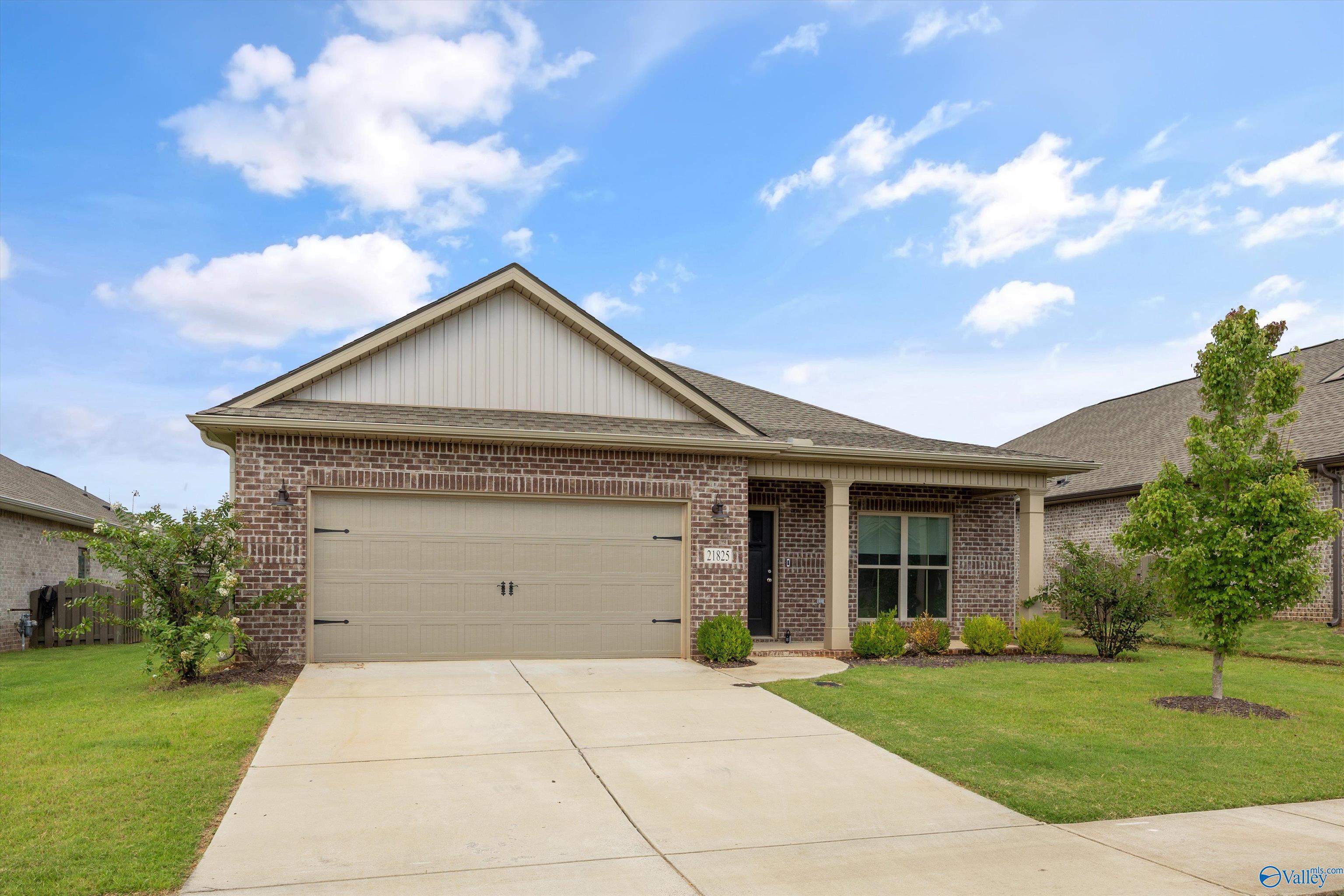 21825 Natures Cove Dr, Athens, AL 35613