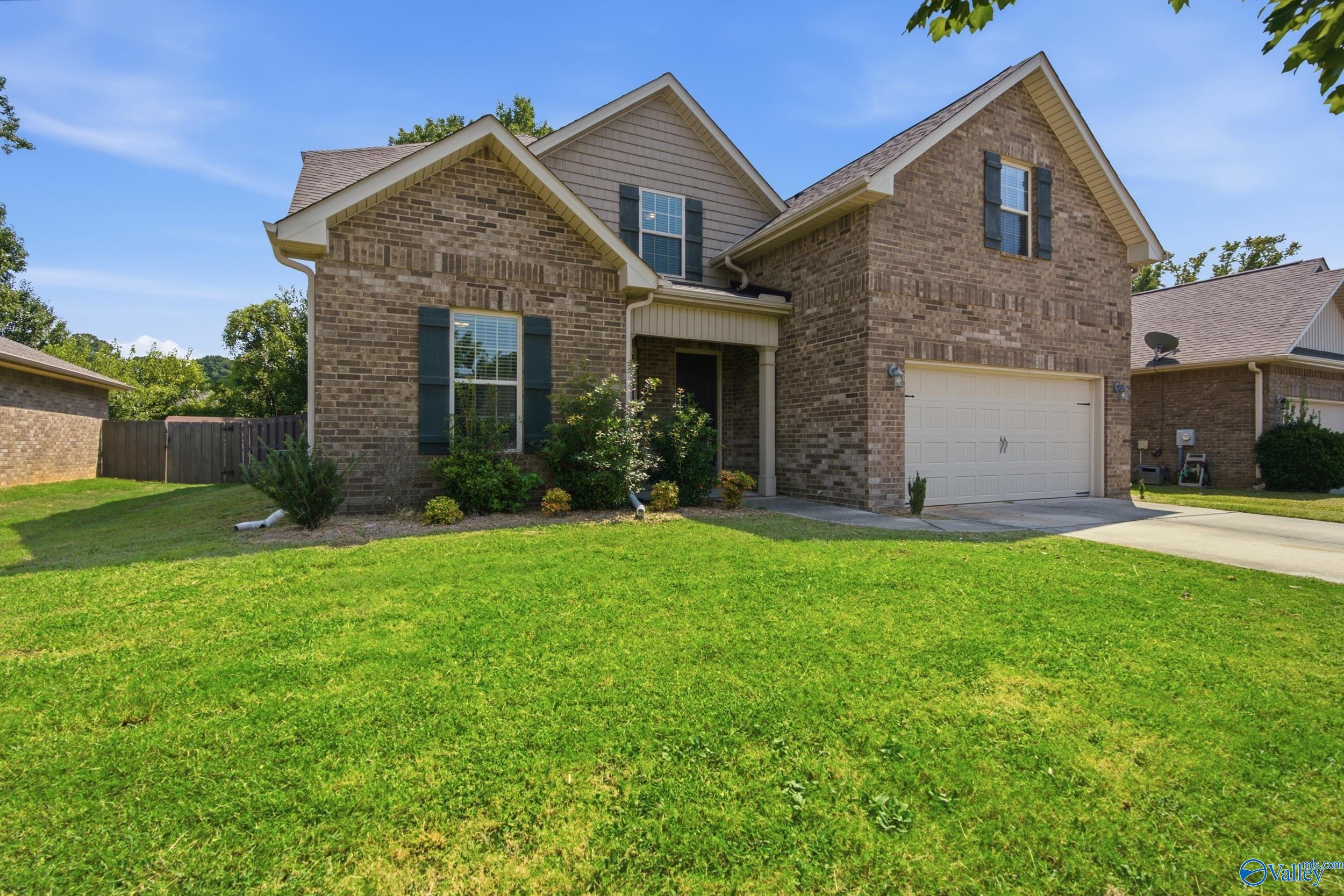 132 Summer Pointe Ln, Madison, AL 35757