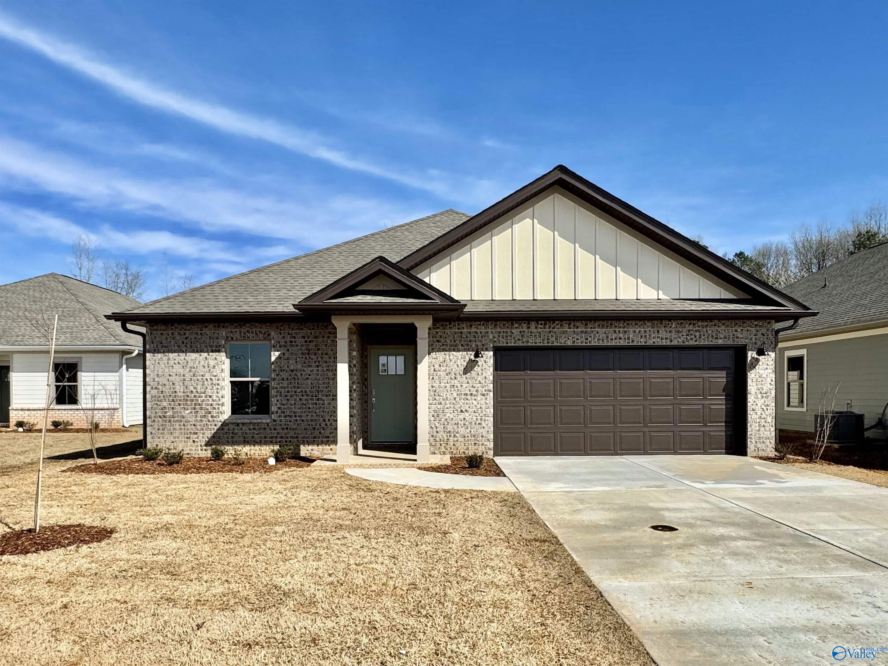 7275 Maple Creek Dr, Owens Cross Roads, AL 35763
