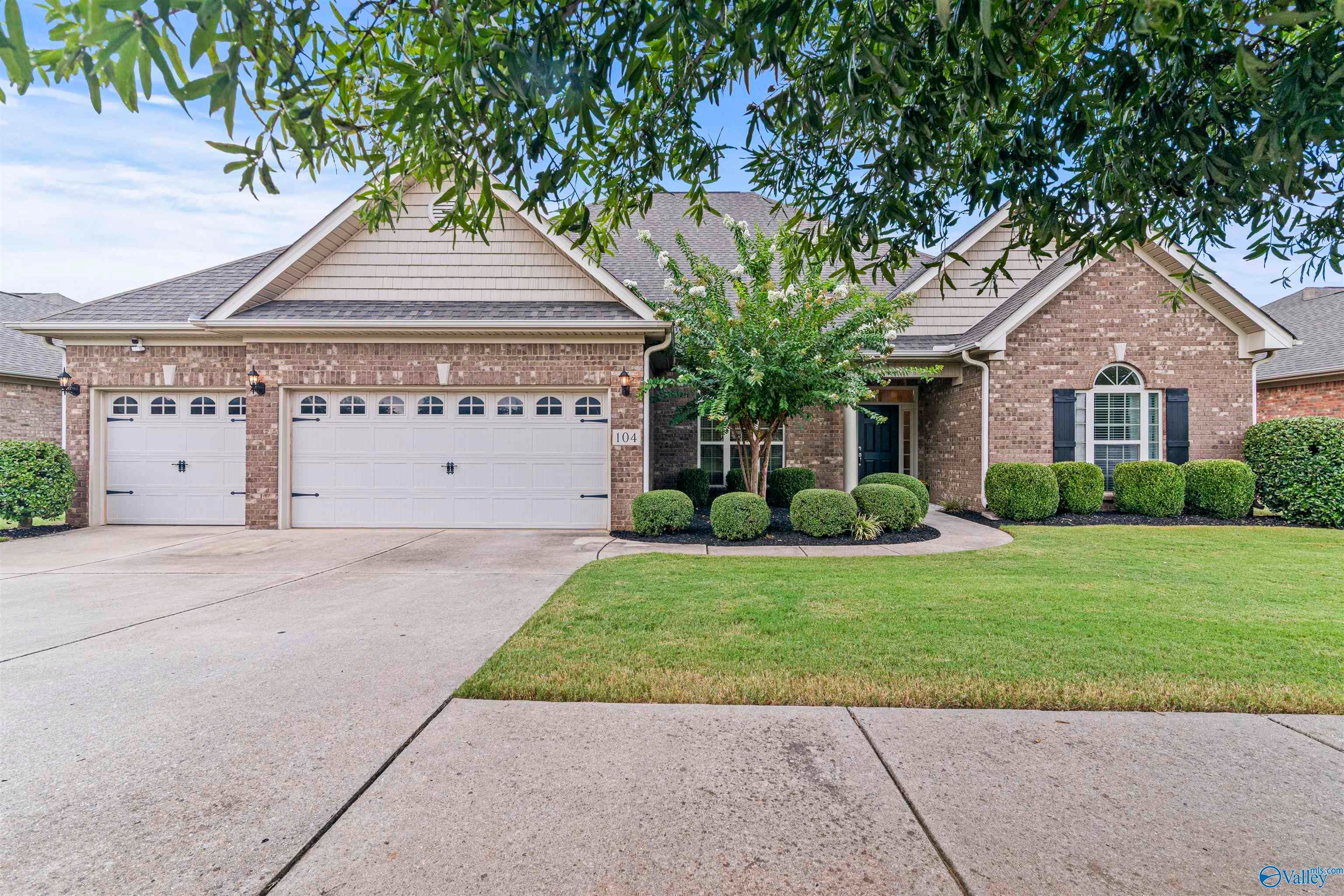 104 Greythorne Dr, Madison, AL 35758