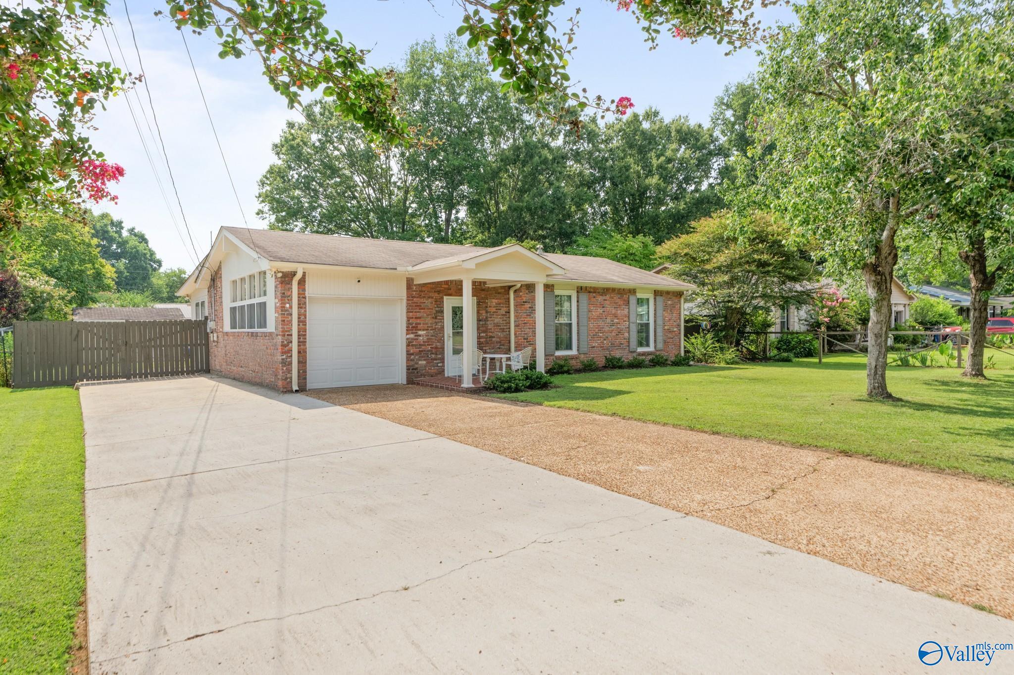 11020 Crestfield Dr, Huntsville, AL 35803