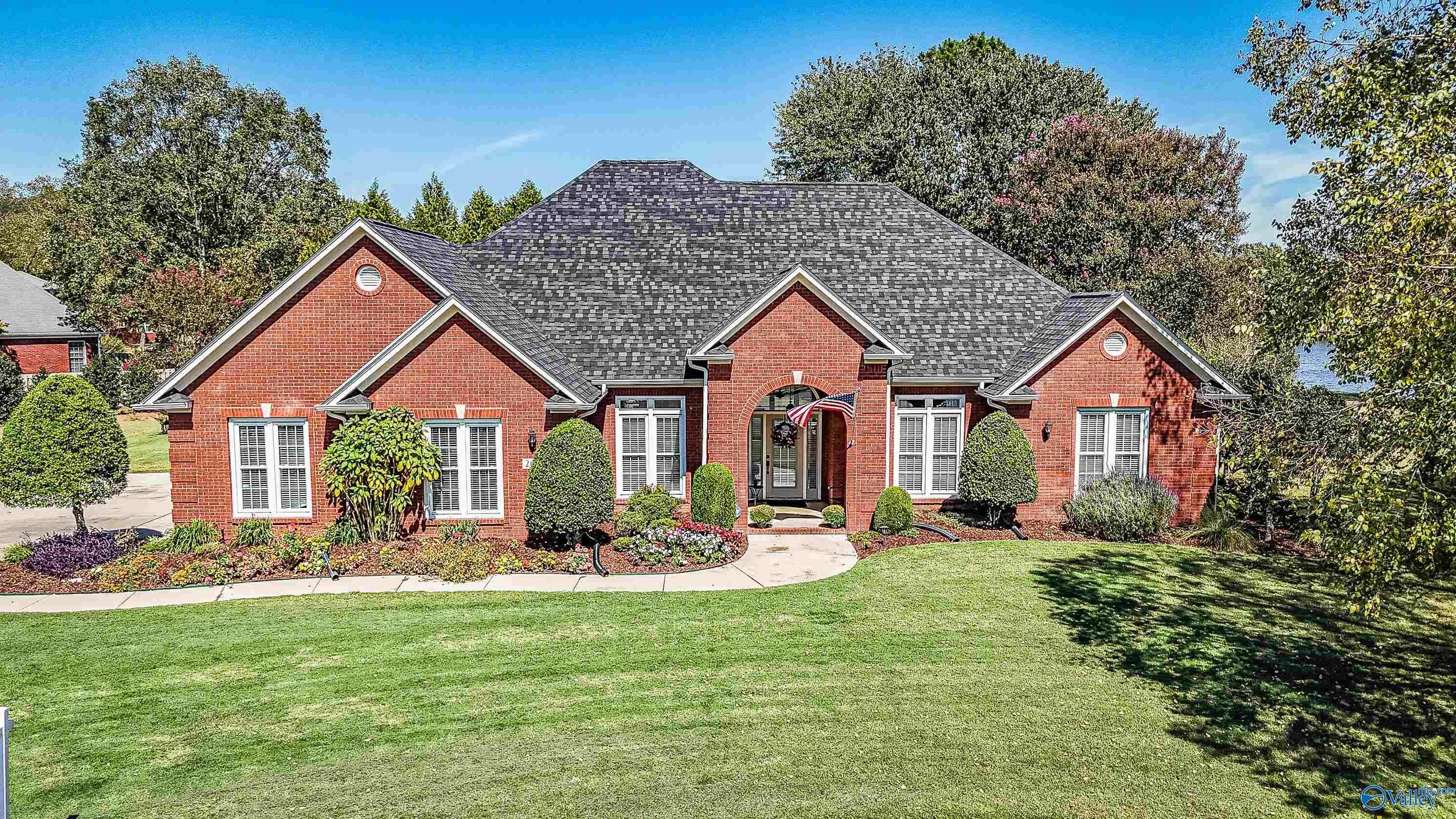 2611 Sandalhaven Dr, Owens Cross Roads, AL 35763