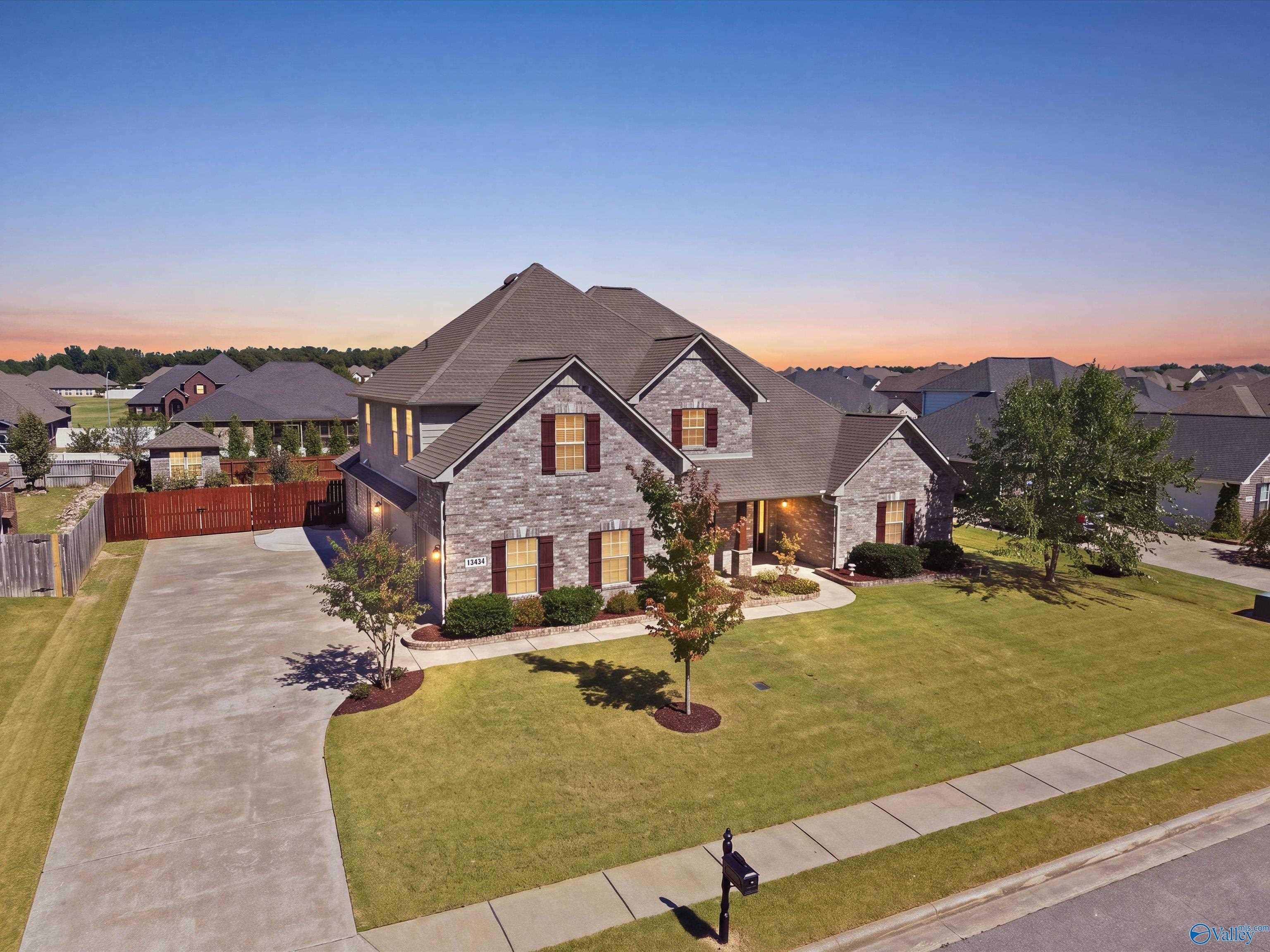13434 Covington Dr, Athens, AL 35613 photo