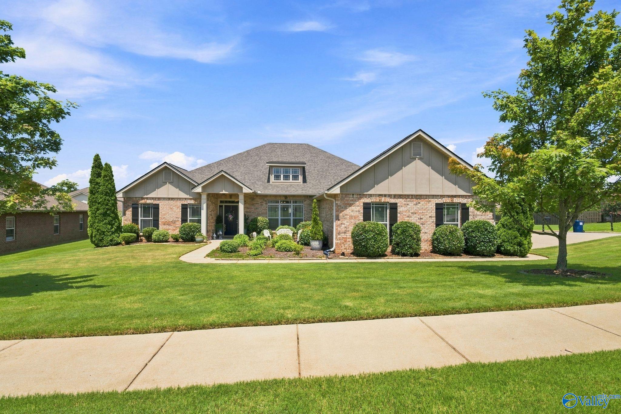 12 Nutcracker Ln, Huntsville, AL 35824