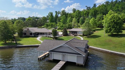 Single Family Residence in Guntersville AL 1314 Buck Island Drive.jpg