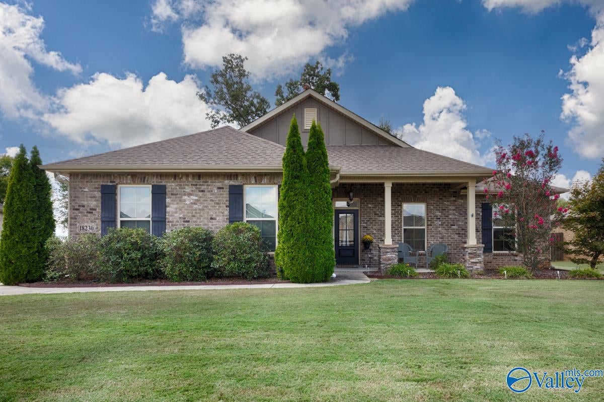 18230 Red Tail St, Athens, AL 35613