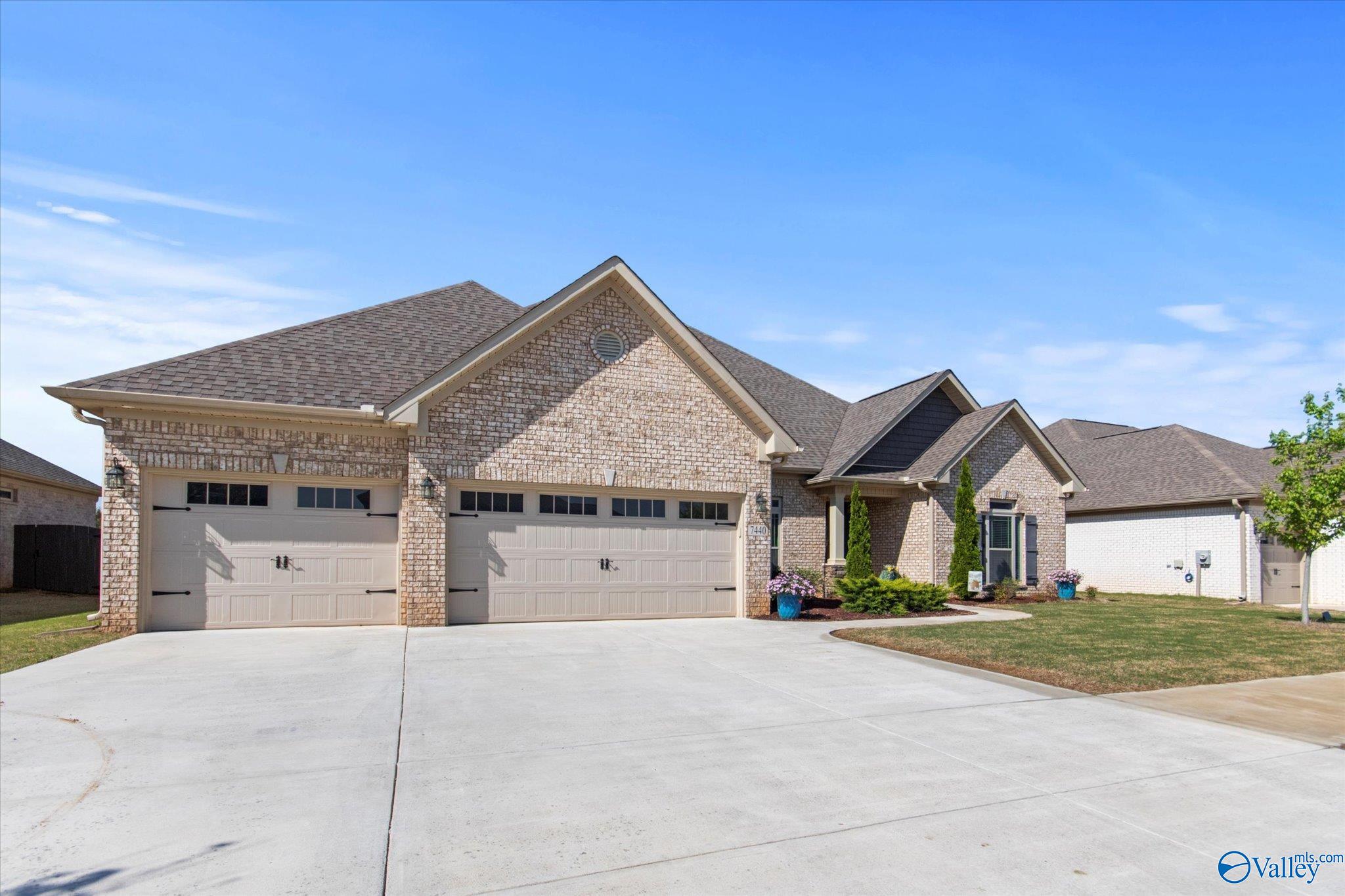 7440 Flint Crossing Cir, Owens Cross Roads, AL 35763 photo