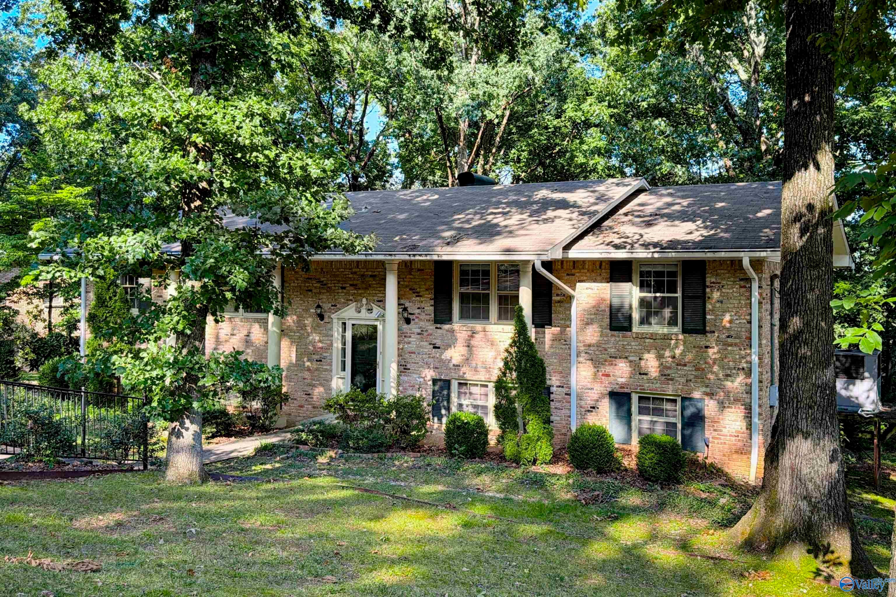 7101 Jones Valley Dr, Huntsville, AL 35802