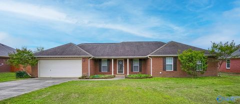 Single Family Residence in Huntsville AL 155 Oakcrest Road.jpg