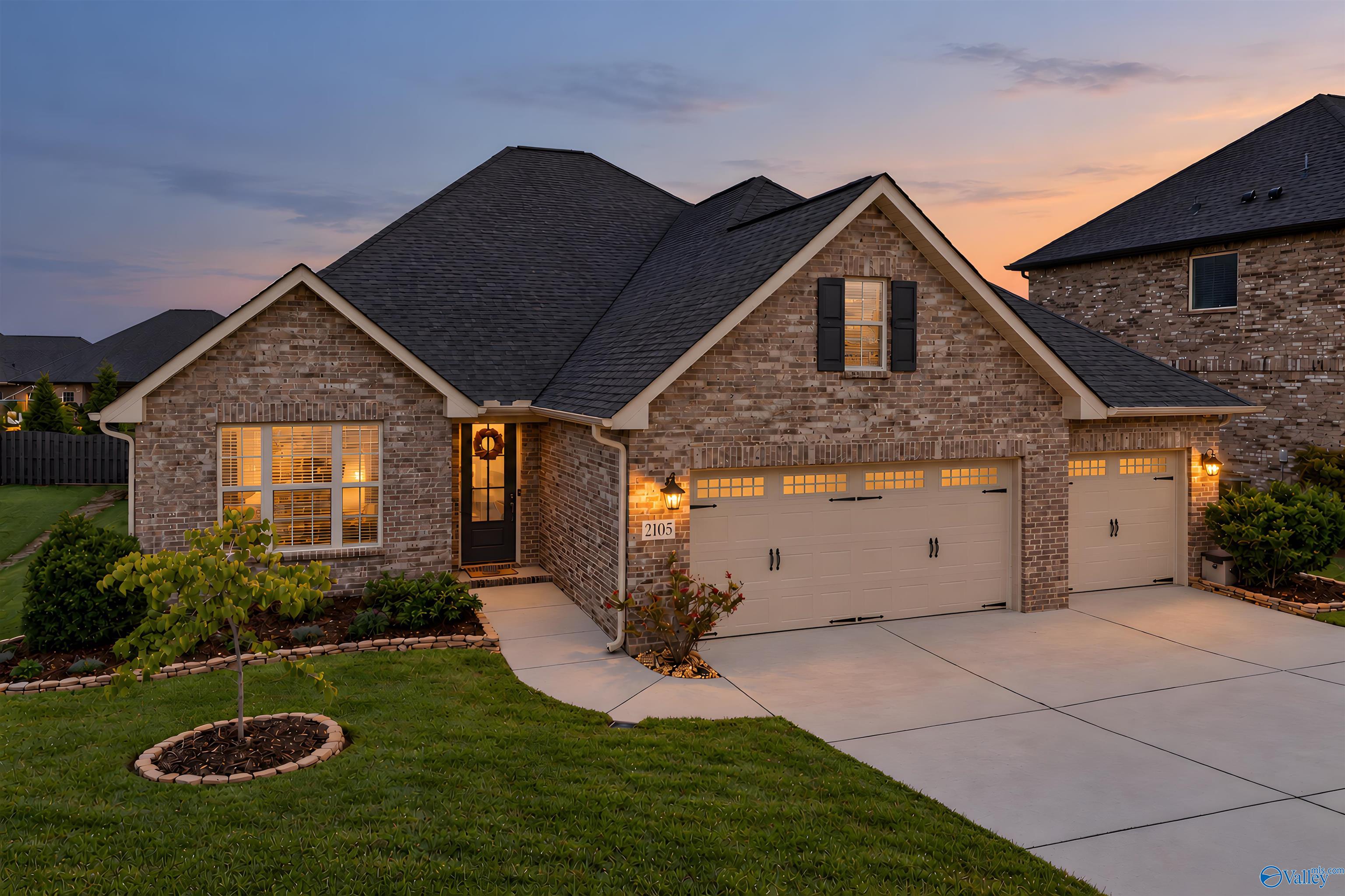 2105 Meadows Dr, Huntsville, AL 35802