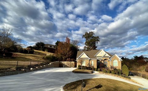 Single Family Residence in Guntersville AL 1086 Heritage Drive.jpg