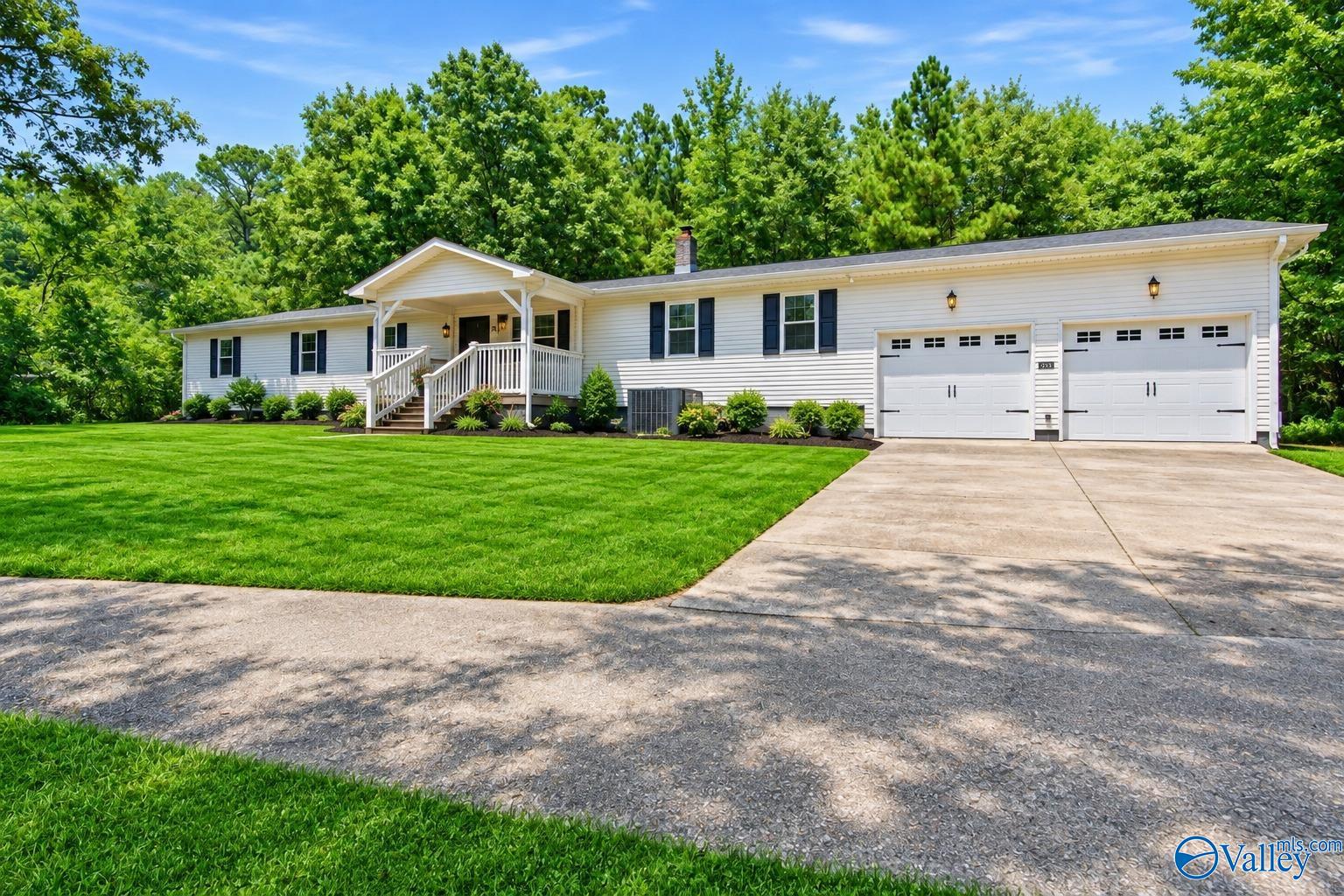 239 Echo Ln, Toney, AL 35773