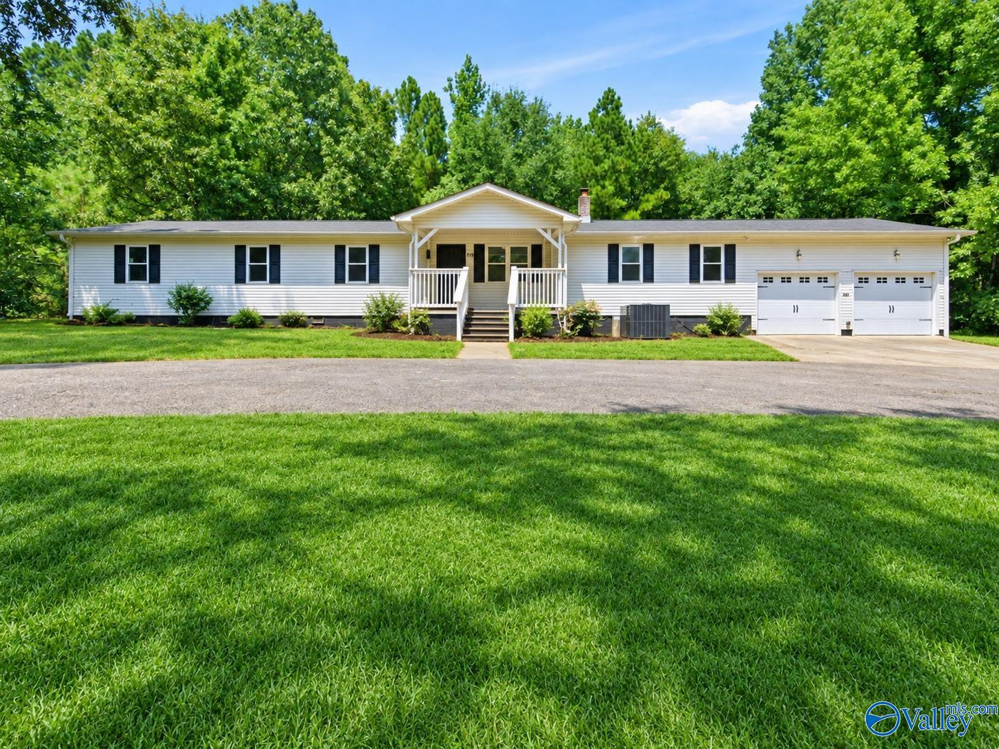 239 Echo Ln, Toney, AL 35773 photo