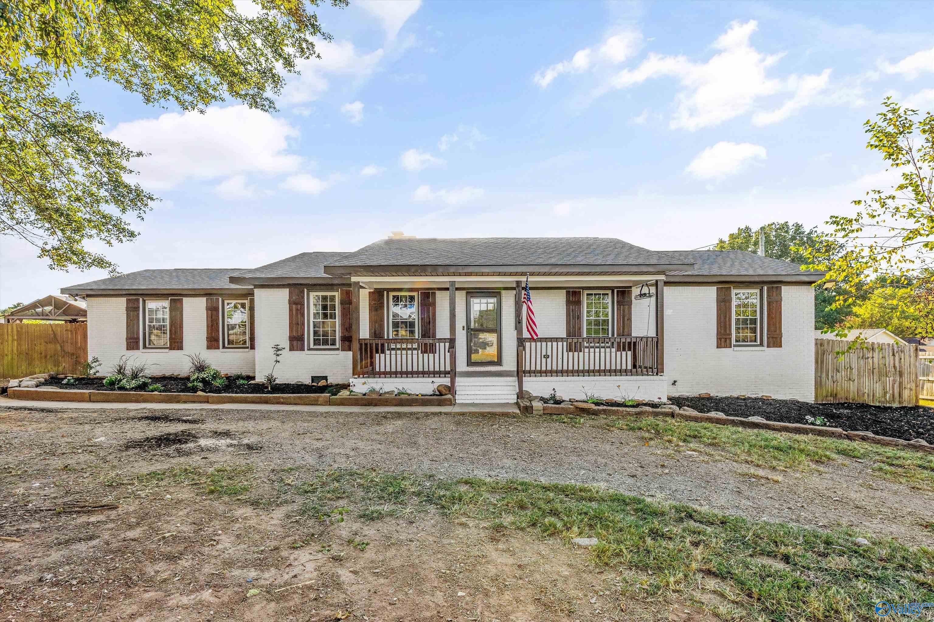 17359 Jones Rd, Athens, AL 35613