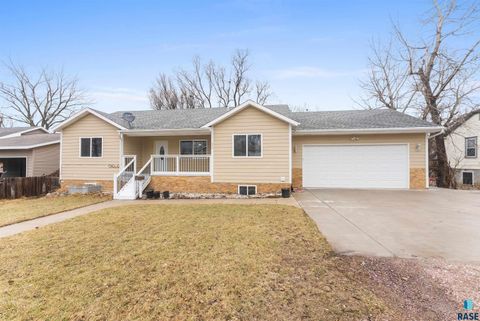 Single Family Residence in Sioux Falls SD 904 N Highland Ave Avenue.jpg