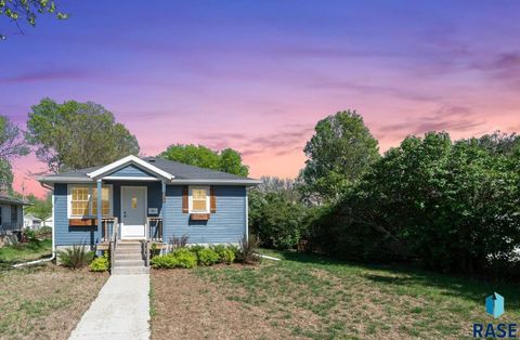 Single Family Residence in Beresford SD 208 S 4Th St Street.jpg
