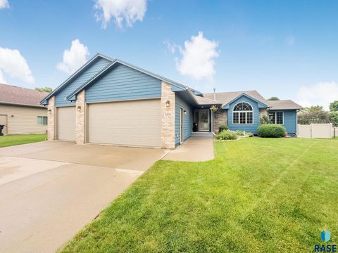Single Family Residence in Sioux Falls SD 1204 W Murphy Dr Drive.jpg
