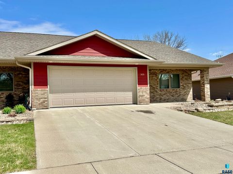 Single Family Residence in Luverne MN 505 Barck Ave Avenue.jpg