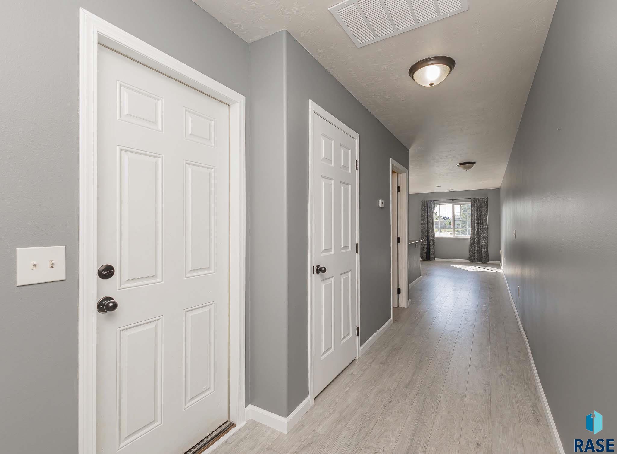 Townhouse in Sioux Falls SD 6501 S Santa Rosa Pl Place 8.jpg