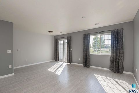 Townhouse in Sioux Falls SD 6501 S Santa Rosa Pl Place 13.jpg