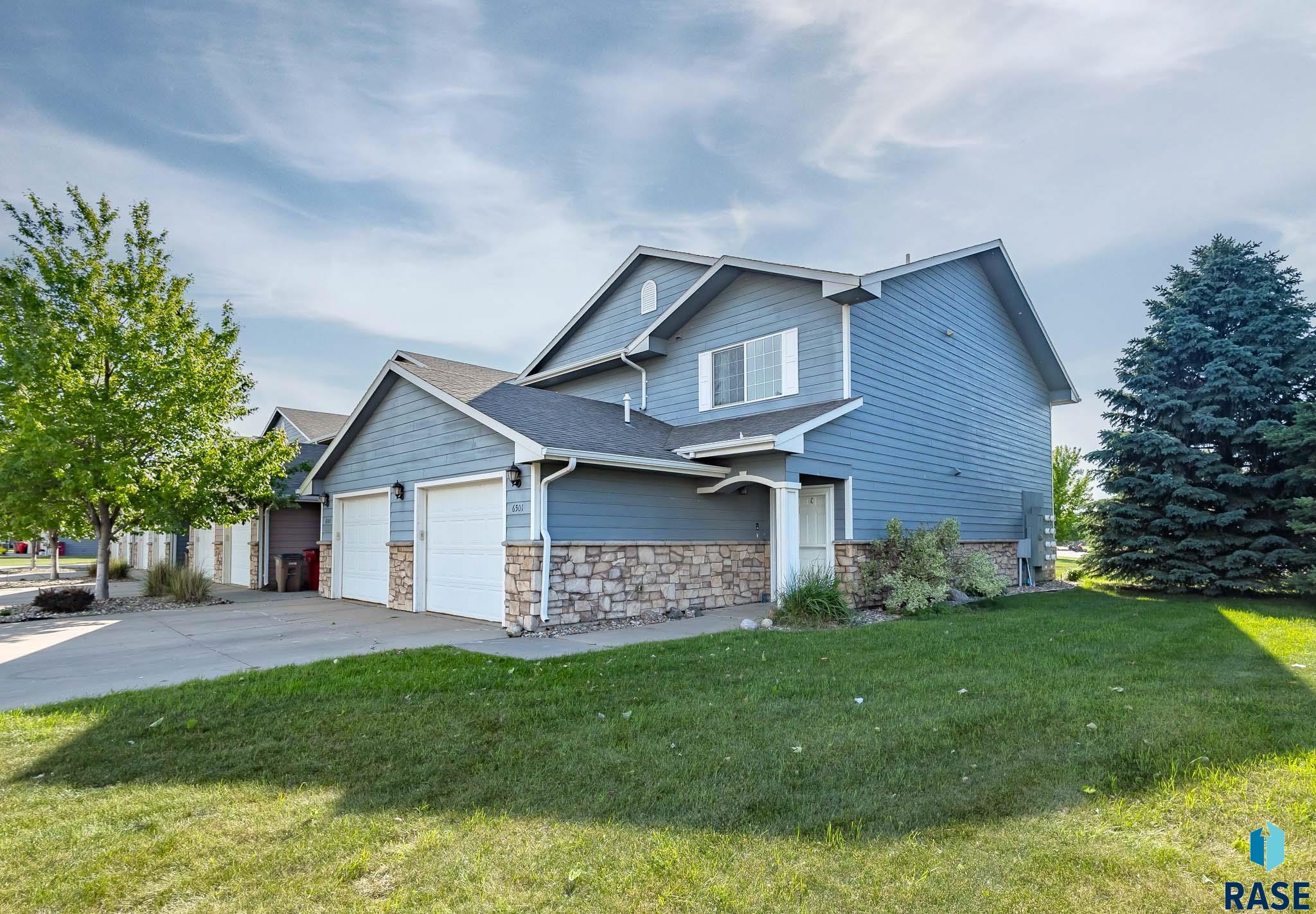 Townhouse in Sioux Falls SD 6501 S Santa Rosa Pl Place 3.jpg