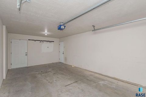 Townhouse in Sioux Falls SD 6501 S Santa Rosa Pl Place 26.jpg