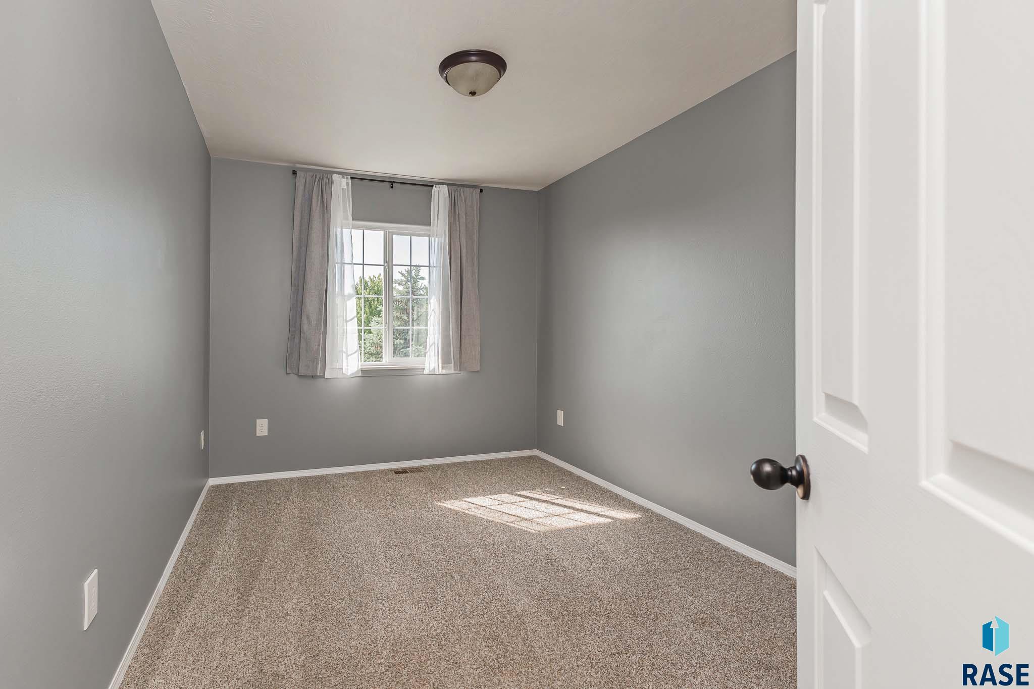 Townhouse in Sioux Falls SD 6501 S Santa Rosa Pl Place 22.jpg