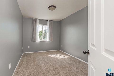 Townhouse in Sioux Falls SD 6501 S Santa Rosa Pl Place 22.jpg