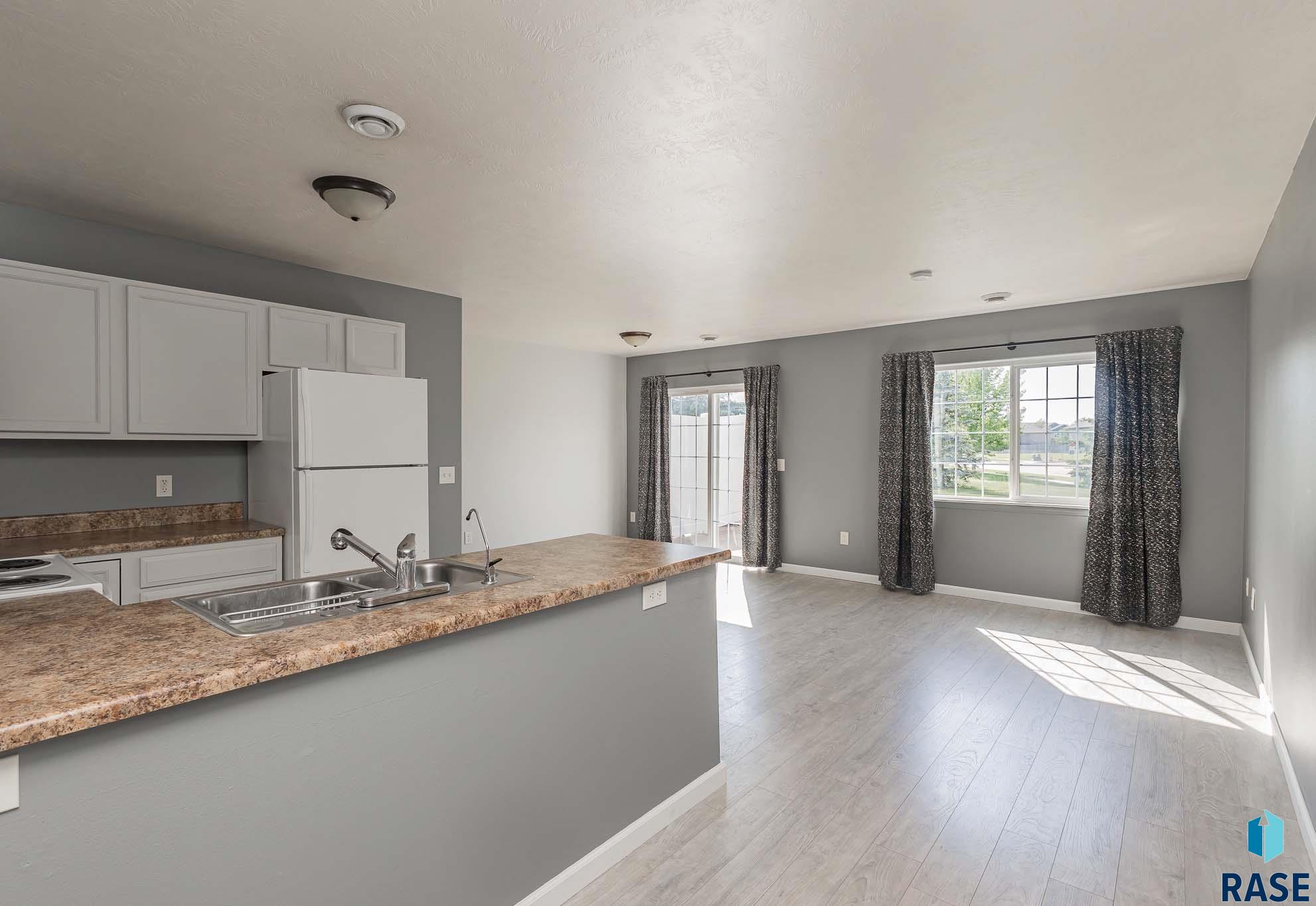 Townhouse in Sioux Falls SD 6501 S Santa Rosa Pl Place 9.jpg