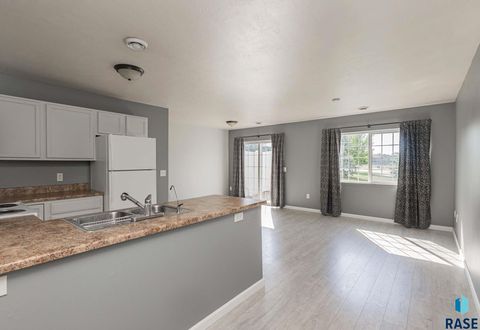 Townhouse in Sioux Falls SD 6501 S Santa Rosa Pl Place 9.jpg