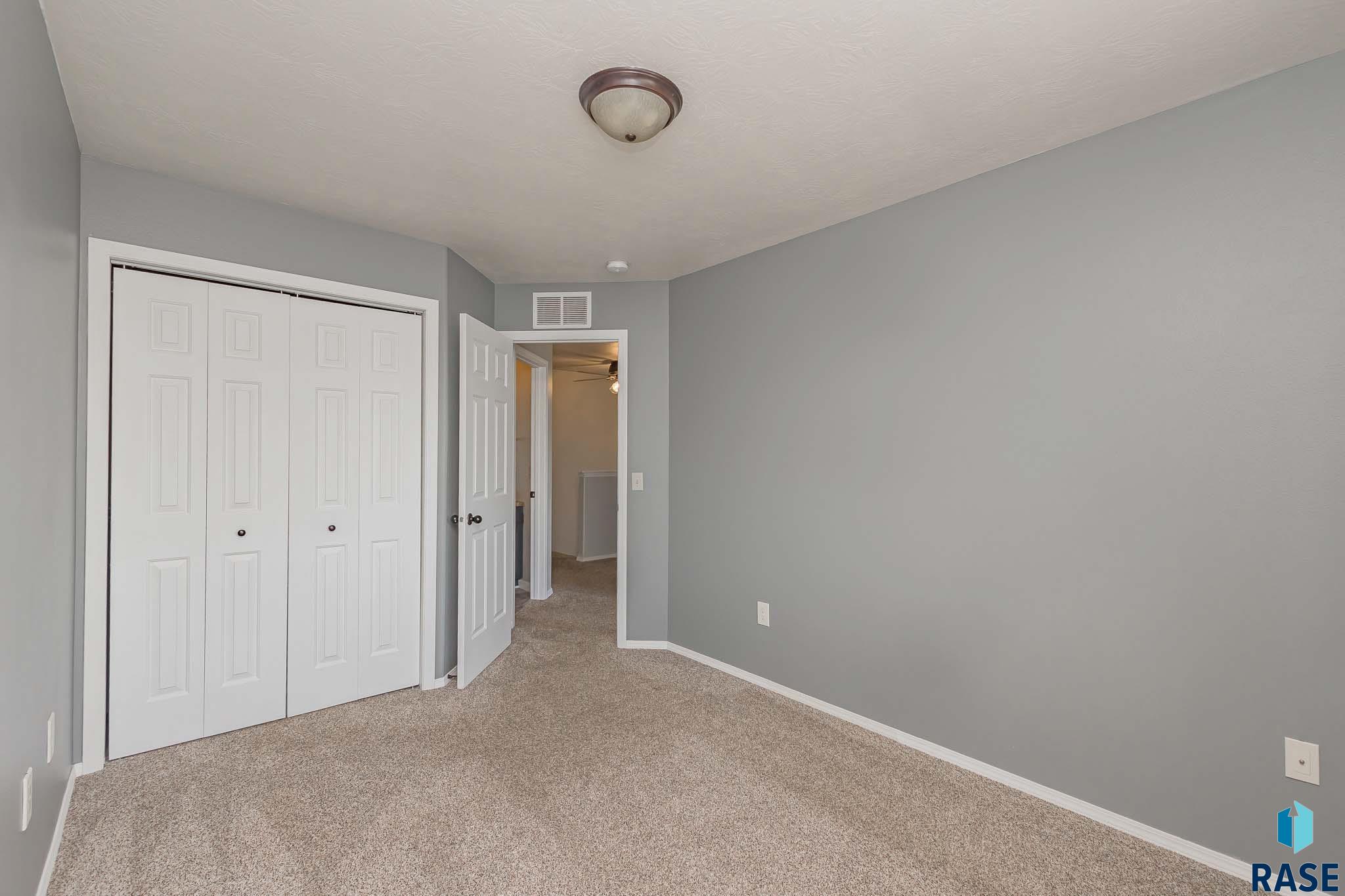 Townhouse in Sioux Falls SD 6501 S Santa Rosa Pl Place 23.jpg