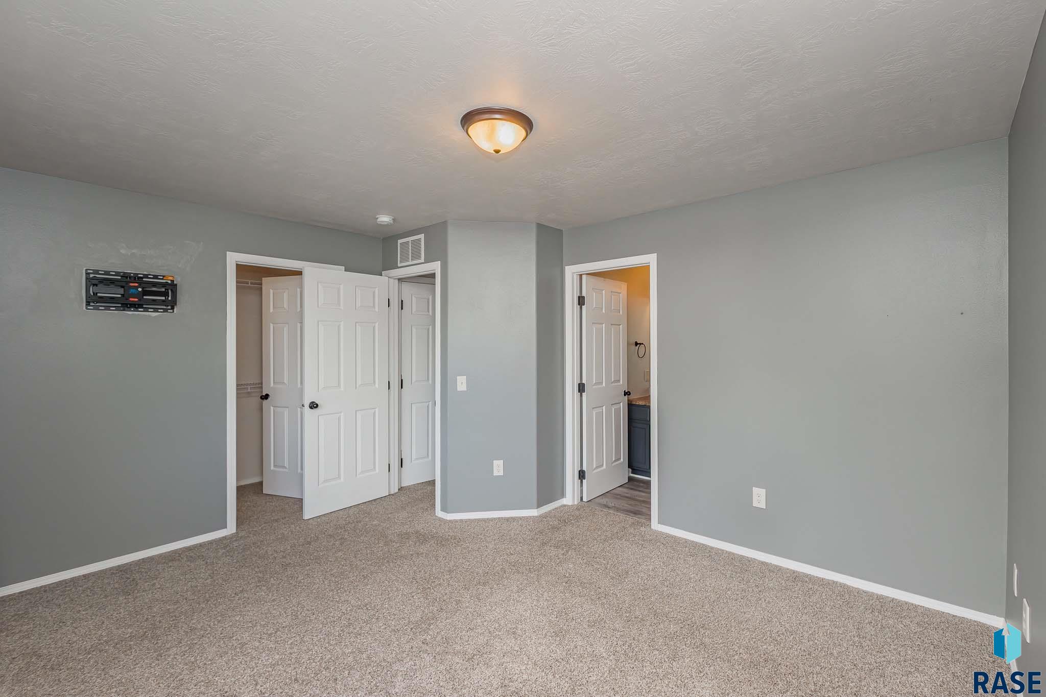 Townhouse in Sioux Falls SD 6501 S Santa Rosa Pl Place 14.jpg
