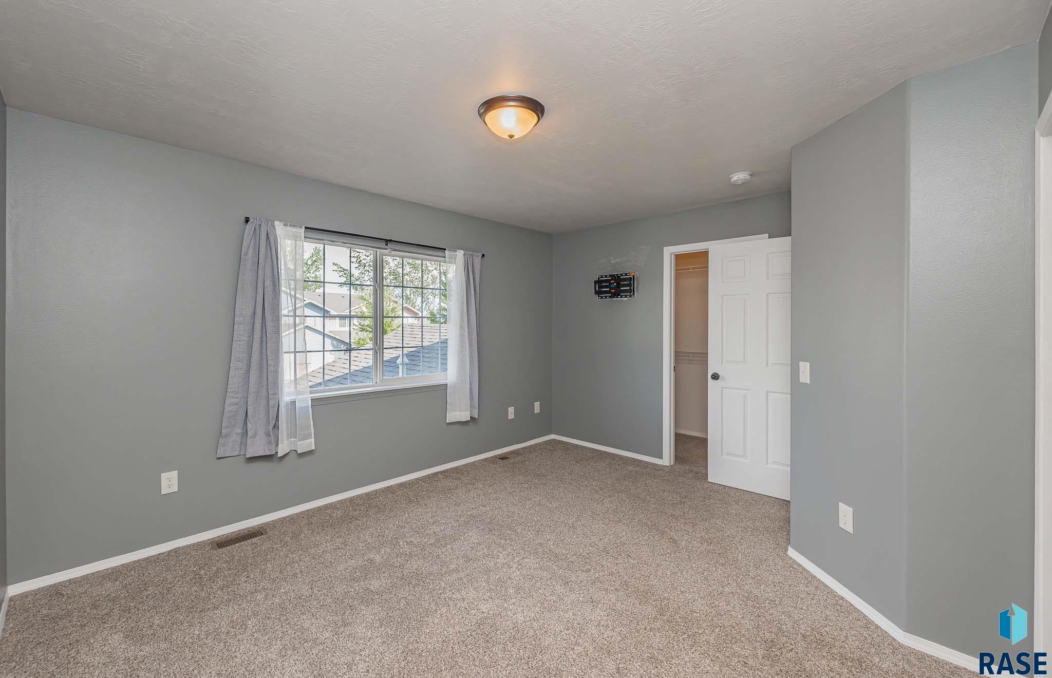 Townhouse in Sioux Falls SD 6501 S Santa Rosa Pl Place 15.jpg