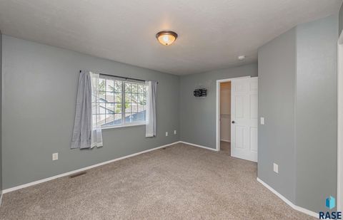 Townhouse in Sioux Falls SD 6501 S Santa Rosa Pl Place 15.jpg