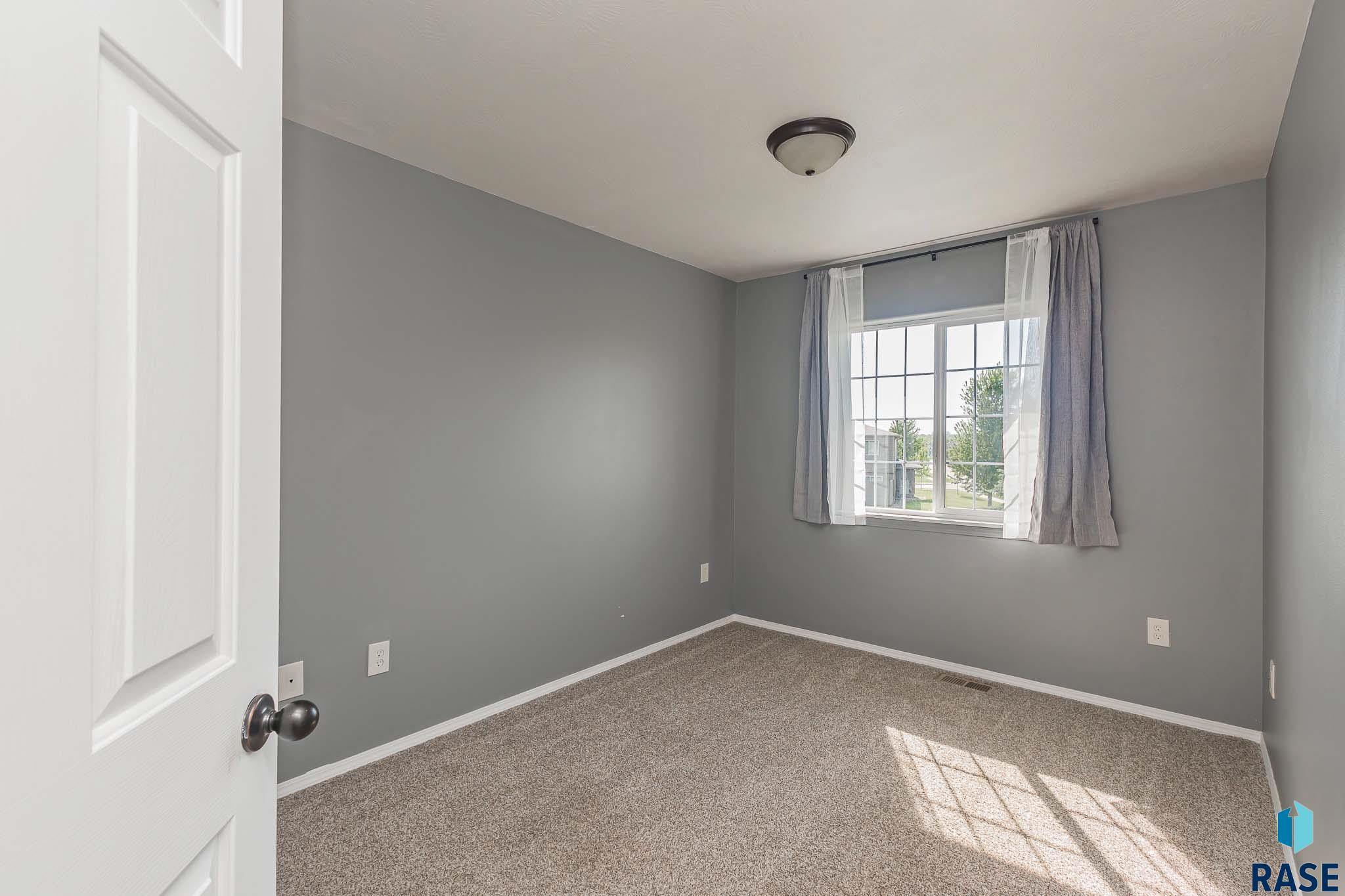 Townhouse in Sioux Falls SD 6501 S Santa Rosa Pl Place 20.jpg