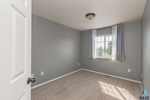Townhouse in Sioux Falls SD 6501 S Santa Rosa Pl Place 20.jpg