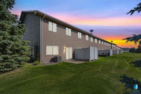 Townhouse in Sioux Falls SD 6501 S Santa Rosa Pl Place 1.jpg