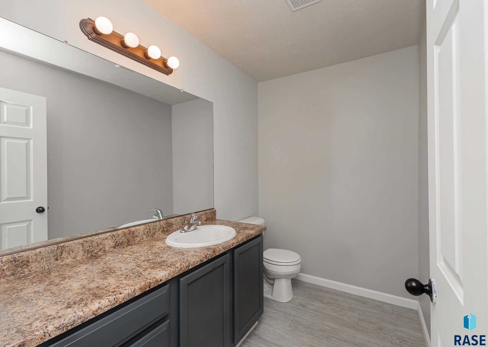 Townhouse in Sioux Falls SD 6501 S Santa Rosa Pl Place 24.jpg