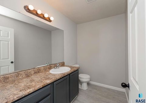 Townhouse in Sioux Falls SD 6501 S Santa Rosa Pl Place 24.jpg