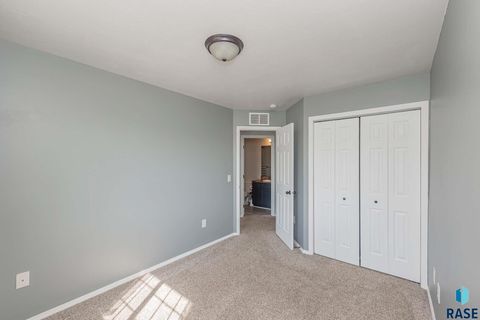 Townhouse in Sioux Falls SD 6501 S Santa Rosa Pl Place 21.jpg
