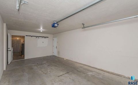 Townhouse in Sioux Falls SD 6501 S Santa Rosa Pl Place 25.jpg