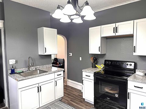 Single Family Residence in Canton SD 816 W 4th St Street 4.jpg