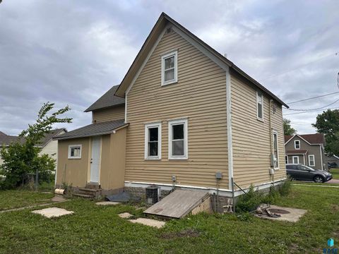 Single Family Residence in Canton SD 816 W 4th St Street 17.jpg