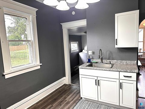 Single Family Residence in Canton SD 816 W 4th St Street 6.jpg
